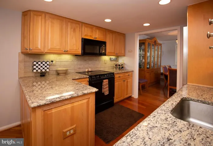 5747 Waters Edge Landing Ln, Burke, Virginia 22015