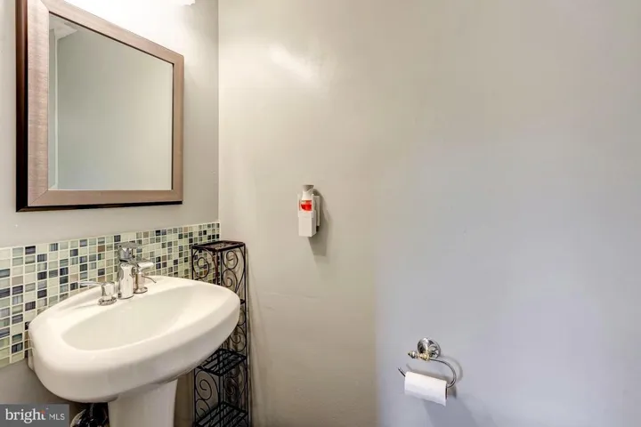 15108 Elk Run Rd, Chantilly, Virginia 20151