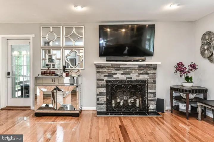 9342 Campbell Rd, Vienna, Virginia 22182