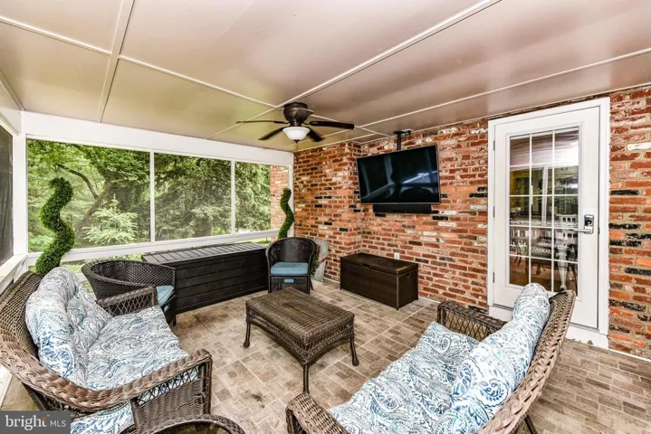 9342 Campbell Rd, Vienna, Virginia 22182