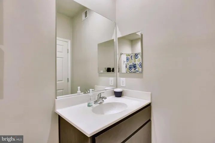 42643 Aden Ter, Ashburn, Virginia 20148