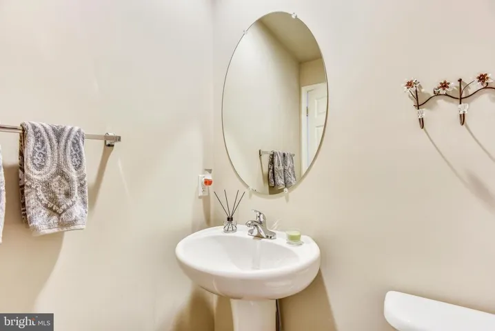 42643 Aden Ter, Ashburn, Virginia 20148