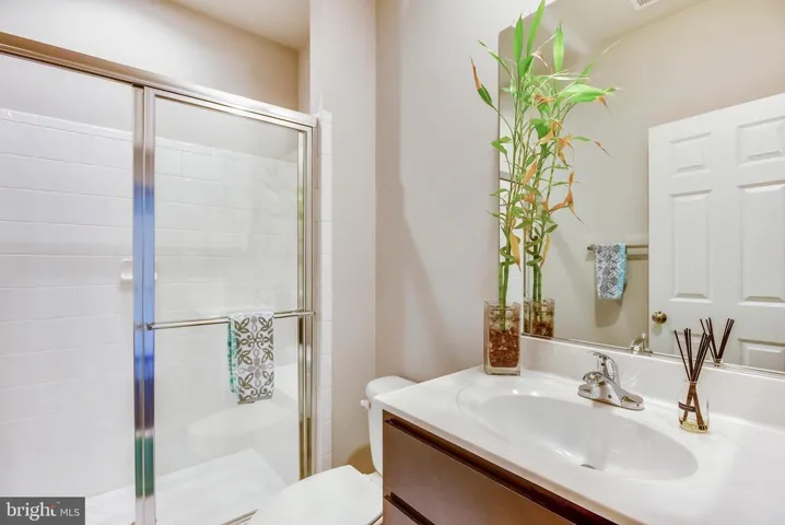 42643 Aden Ter, Ashburn, Virginia 20148