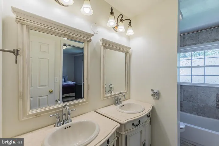 7807 Worthing Ct, Alexandria, Virginia 22315