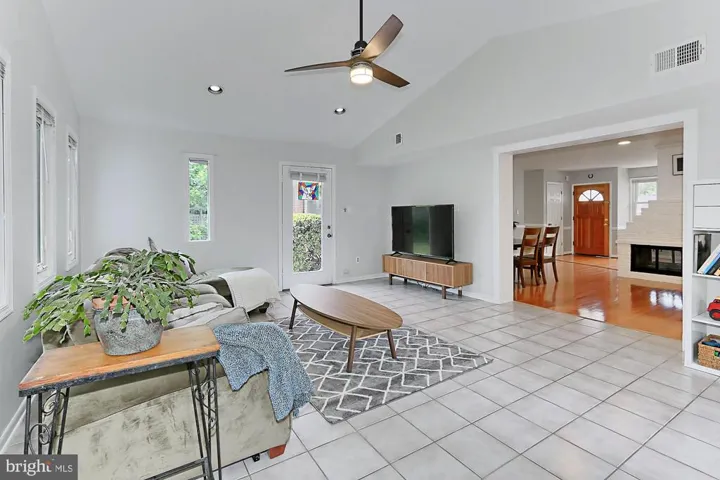 7410 Gresham St, Springfield, Virginia 22151