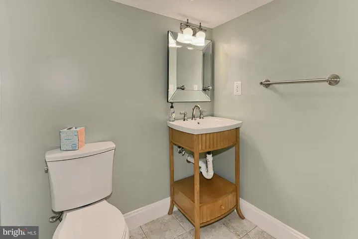 2931 Woodlawn Ave, Falls Church, Virginia 22042