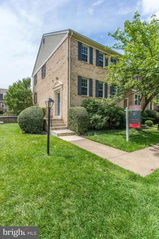10131 Valentino Dr, Oakton, Virginia 22124
