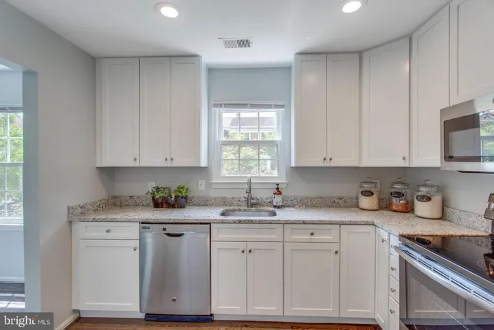 10131 Valentino Dr, Oakton, Virginia 22124
