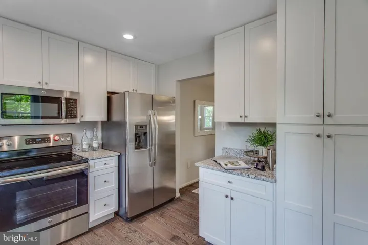 10131 Valentino Dr, Oakton, Virginia 22124