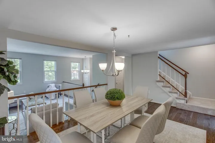 10131 Valentino Dr, Oakton, Virginia 22124
