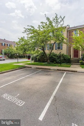 10131 Valentino Dr, Oakton, Virginia 22124