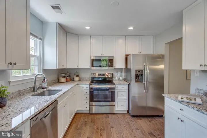 10131 Valentino Dr, Oakton, Virginia 22124