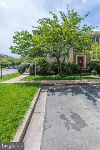 10131 Valentino Dr, Oakton, Virginia 22124