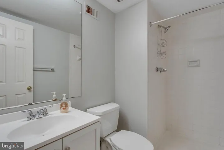10131 Valentino Dr, Oakton, Virginia 22124