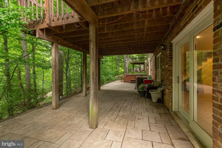 10122 Spring Lake Ter, Fairfax, Virginia 22030