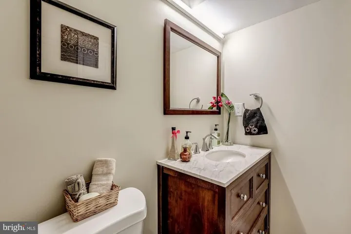 10122 Spring Lake Ter, Fairfax, Virginia 22030
