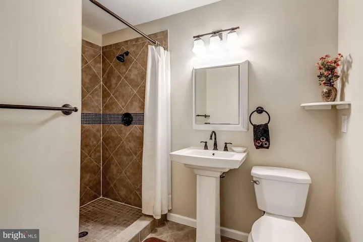 10122 Spring Lake Ter, Fairfax, Virginia 22030