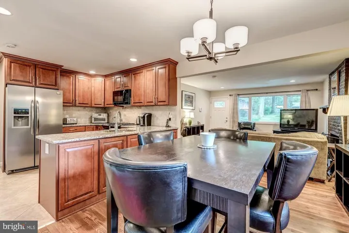 10122 Spring Lake Ter, Fairfax, Virginia 22030