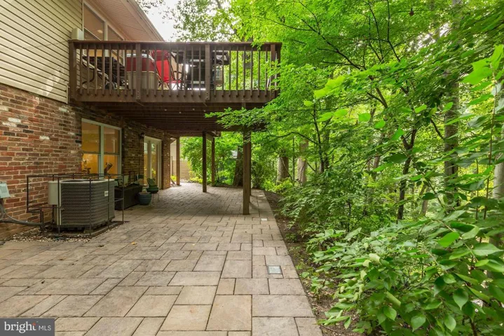 10122 Spring Lake Ter, Fairfax, Virginia 22030