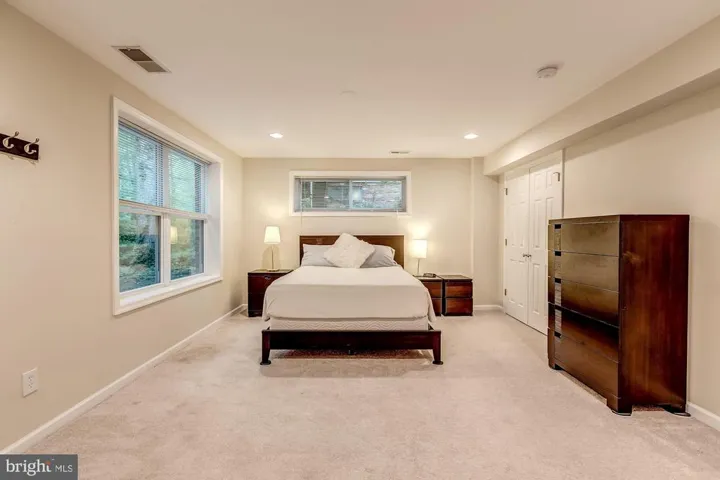 10122 Spring Lake Ter, Fairfax, Virginia 22030