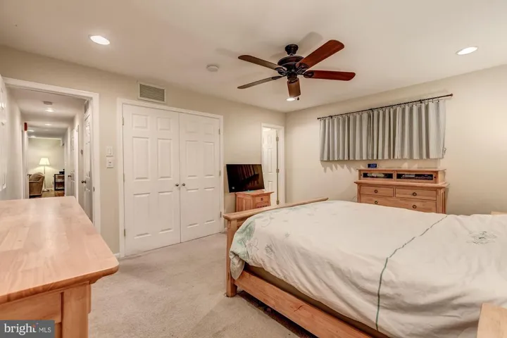 10122 Spring Lake Ter, Fairfax, Virginia 22030