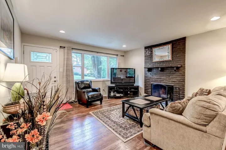 10122 Spring Lake Ter, Fairfax, Virginia 22030