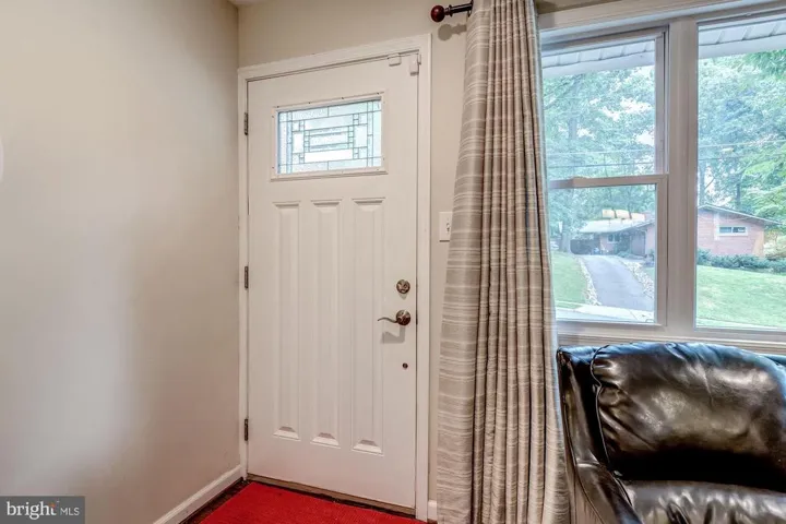10122 Spring Lake Ter, Fairfax, Virginia 22030