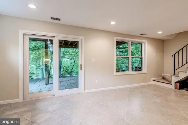 10122 Spring Lake Ter, Fairfax, Virginia 22030