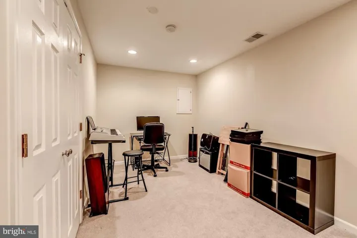 10122 Spring Lake Ter, Fairfax, Virginia 22030