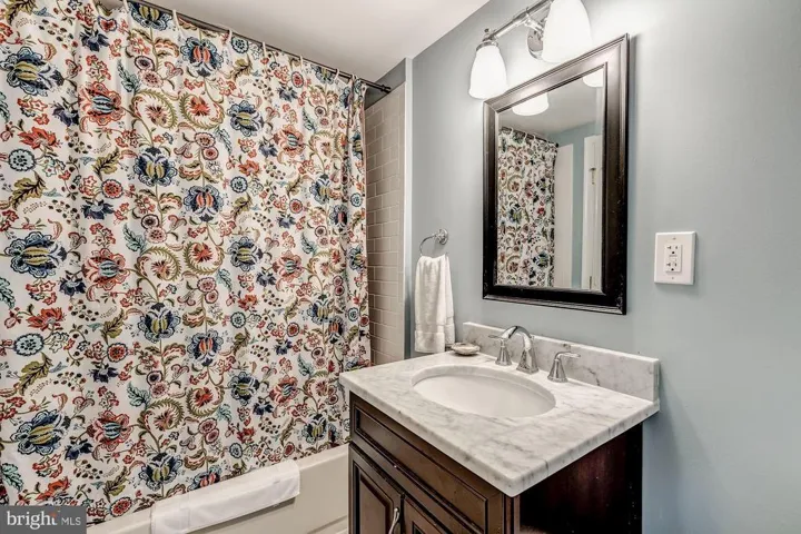 10122 Spring Lake Ter, Fairfax, Virginia 22030