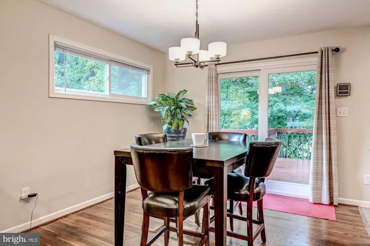10122 Spring Lake Ter, Fairfax, Virginia 22030