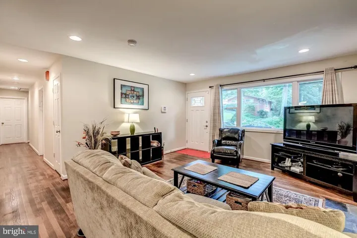 10122 Spring Lake Ter, Fairfax, Virginia 22030