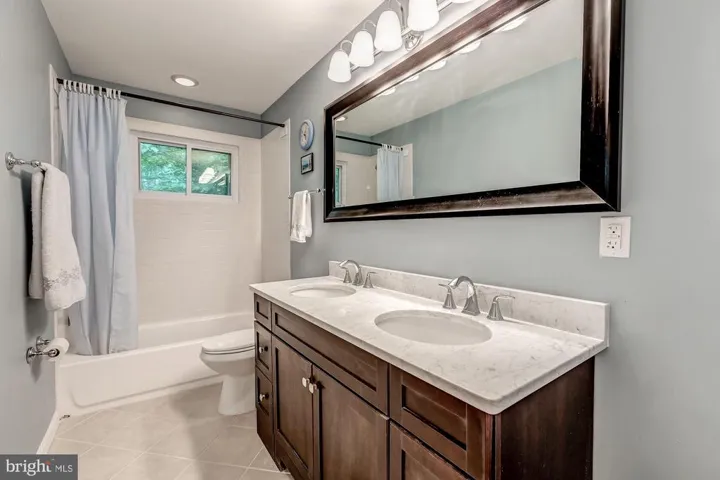 10122 Spring Lake Ter, Fairfax, Virginia 22030