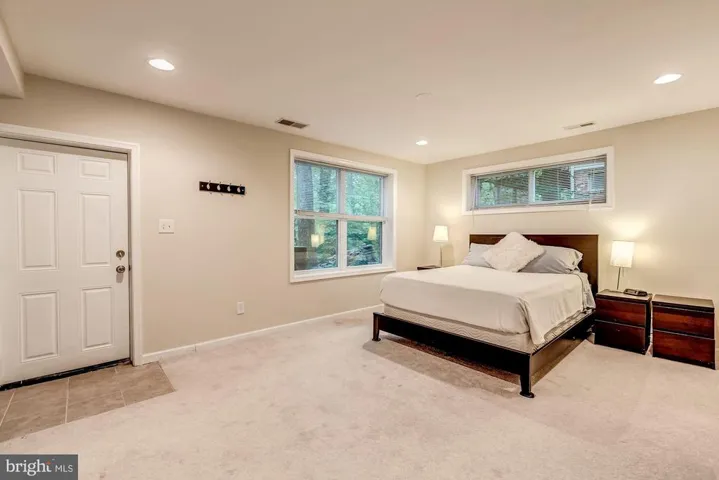 10122 Spring Lake Ter, Fairfax, Virginia 22030