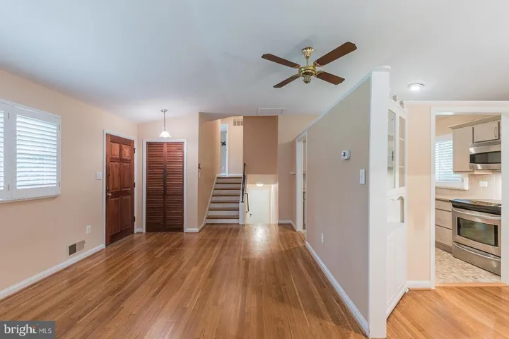 10822 Woodland Dr, Fairfax, Virginia 22030