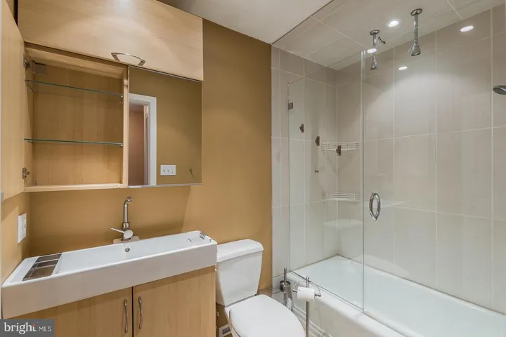 10822 Woodland Dr, Fairfax, Virginia 22030