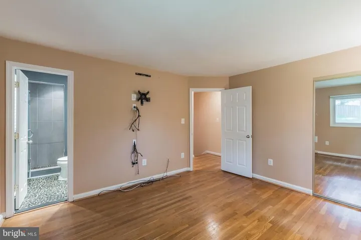 10822 Woodland Dr, Fairfax, Virginia 22030