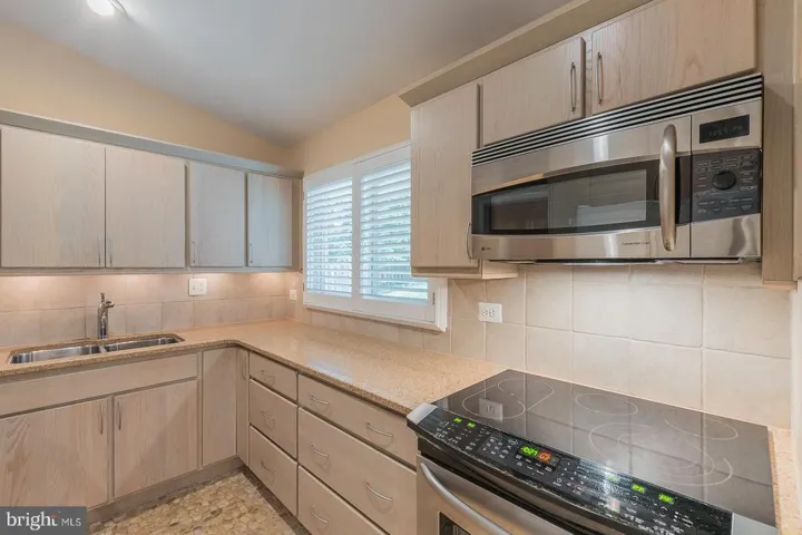 10822 Woodland Dr, Fairfax, Virginia 22030