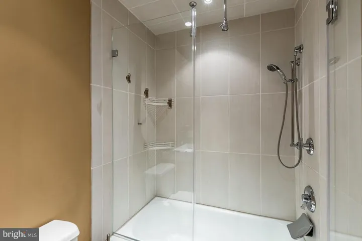 10822 Woodland Dr, Fairfax, Virginia 22030