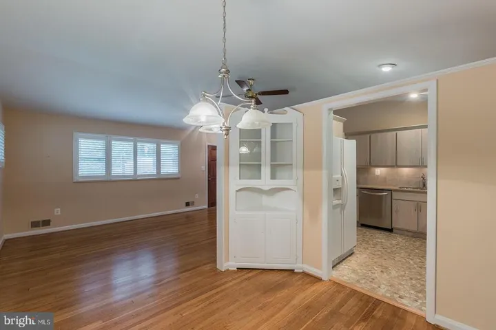 10822 Woodland Dr, Fairfax, Virginia 22030