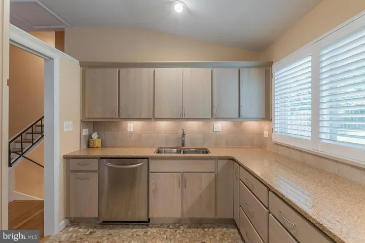 10822 Woodland Dr, Fairfax, Virginia 22030