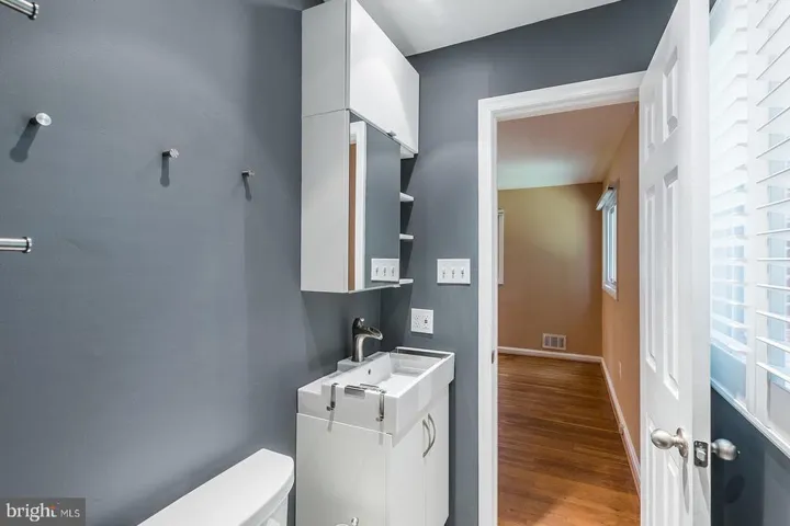 10822 Woodland Dr, Fairfax, Virginia 22030