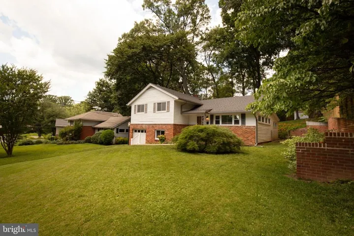 10822 Woodland Dr, Fairfax, Virginia 22030