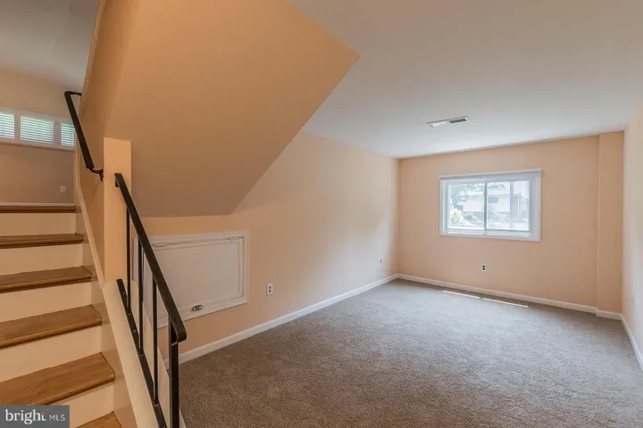 10822 Woodland Dr, Fairfax, Virginia 22030