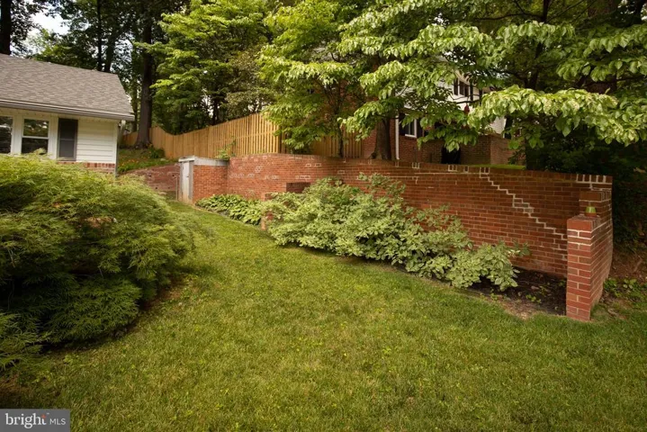 10822 Woodland Dr, Fairfax, Virginia 22030