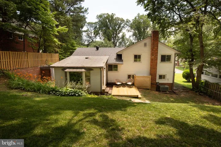 10822 Woodland Dr, Fairfax, Virginia 22030