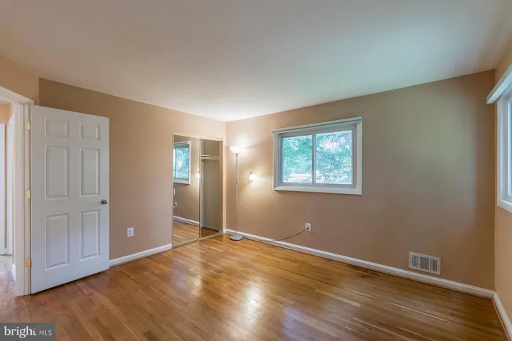 10822 Woodland Dr, Fairfax, Virginia 22030