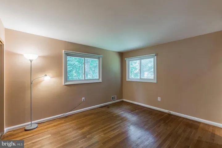 10822 Woodland Dr, Fairfax, Virginia 22030