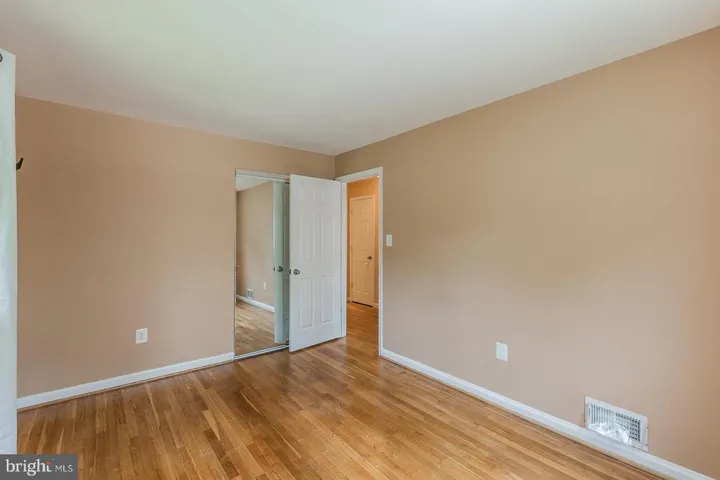 10822 Woodland Dr, Fairfax, Virginia 22030