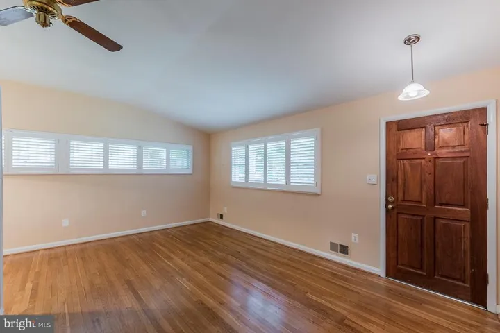 10822 Woodland Dr, Fairfax, Virginia 22030